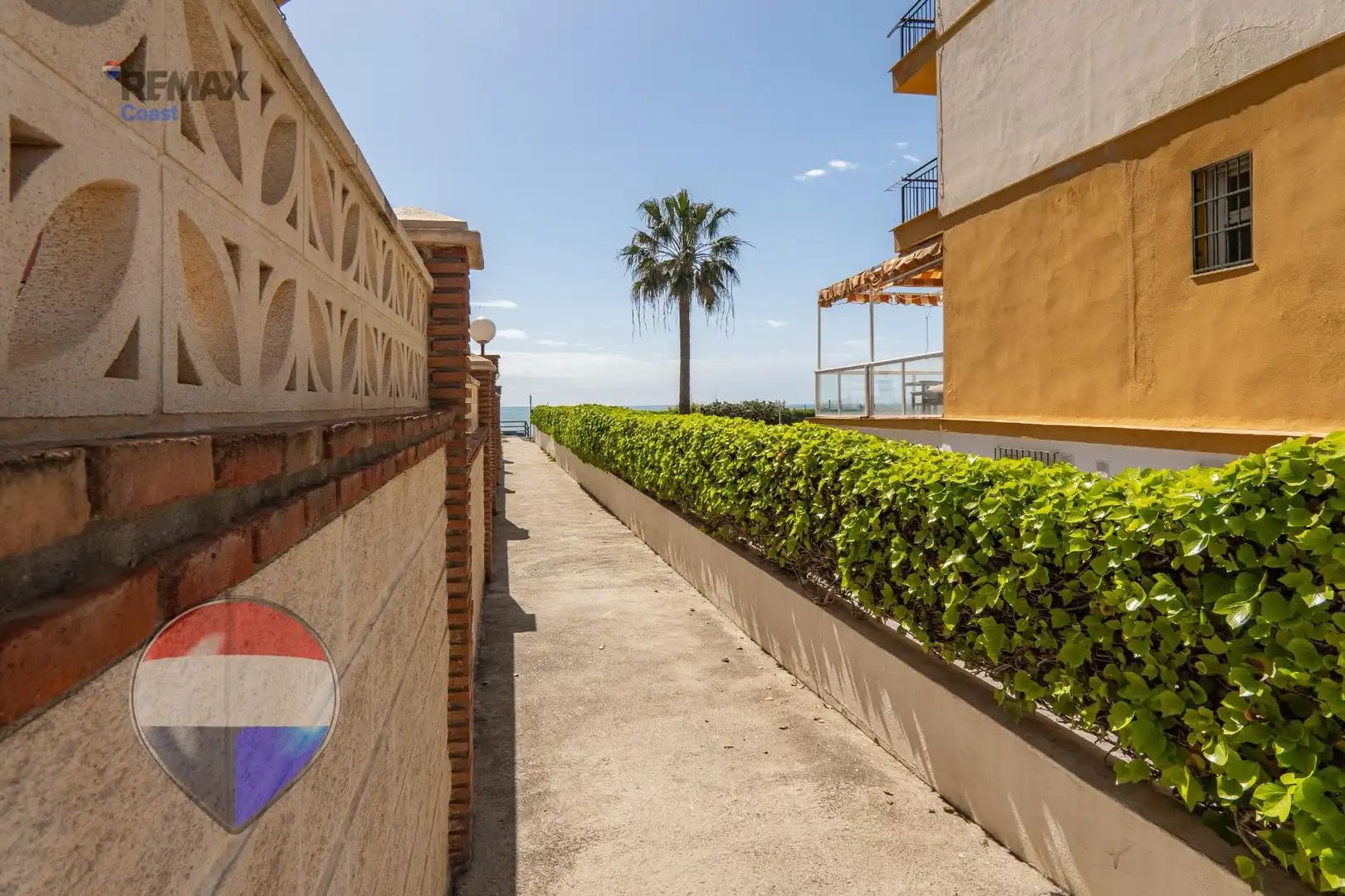 Außenansicht von Wohnung zum Verkauf in Rincón de la Victoria mit Privatgarten, Terrasse und Gemeinschaftspool