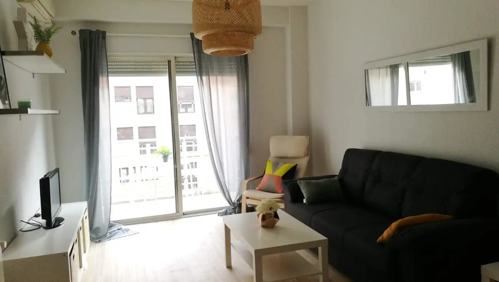 Living room of Flat for rent in Granada  with Air Conditioner, Heating and Furnished