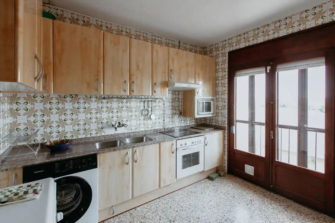 Cuina de Casa o xalet en venda en Almuniente amb Calefacció, Terrassa i Moblat