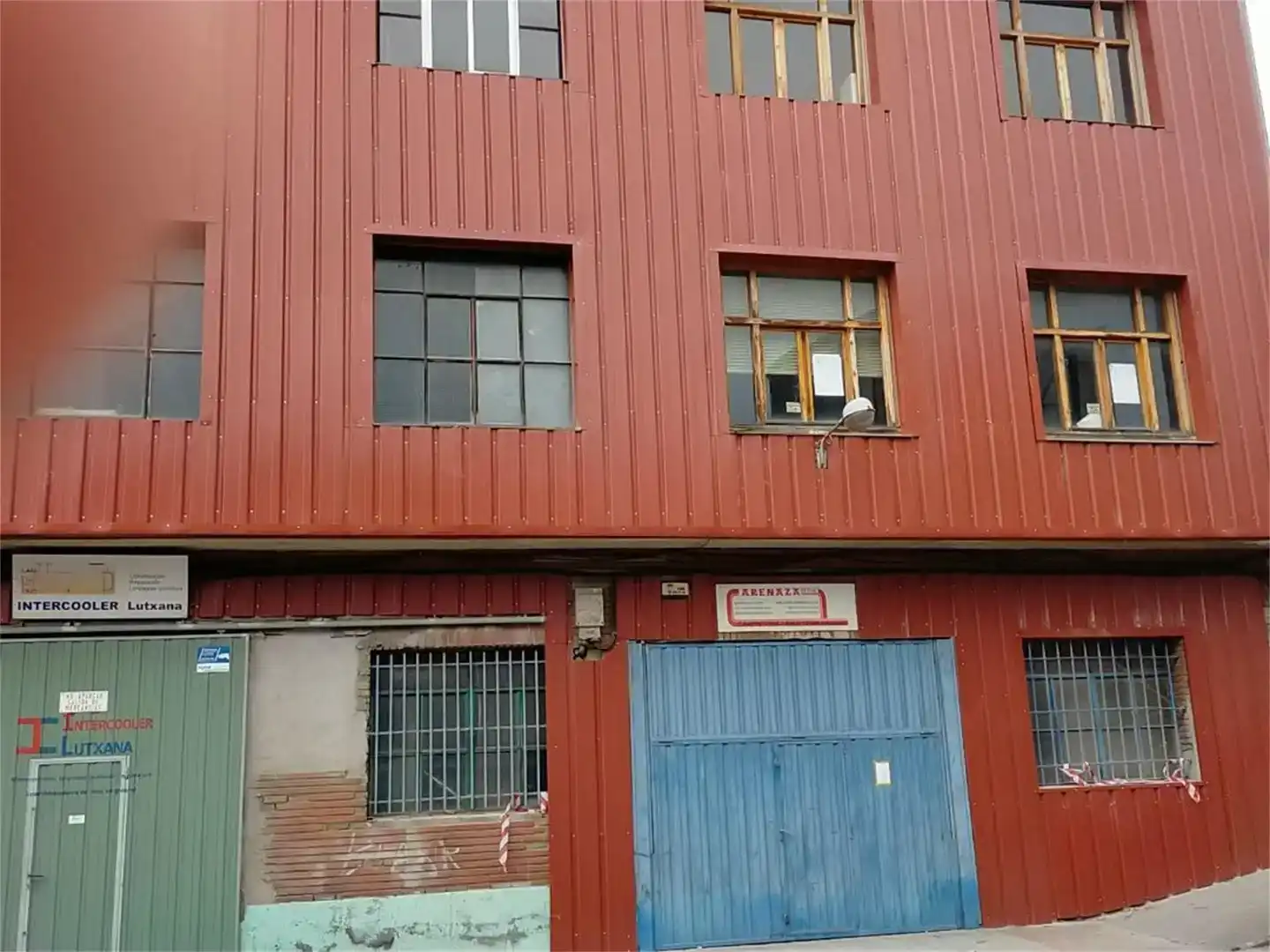 Vista exterior de Nau industrial en venda en Barakaldo 