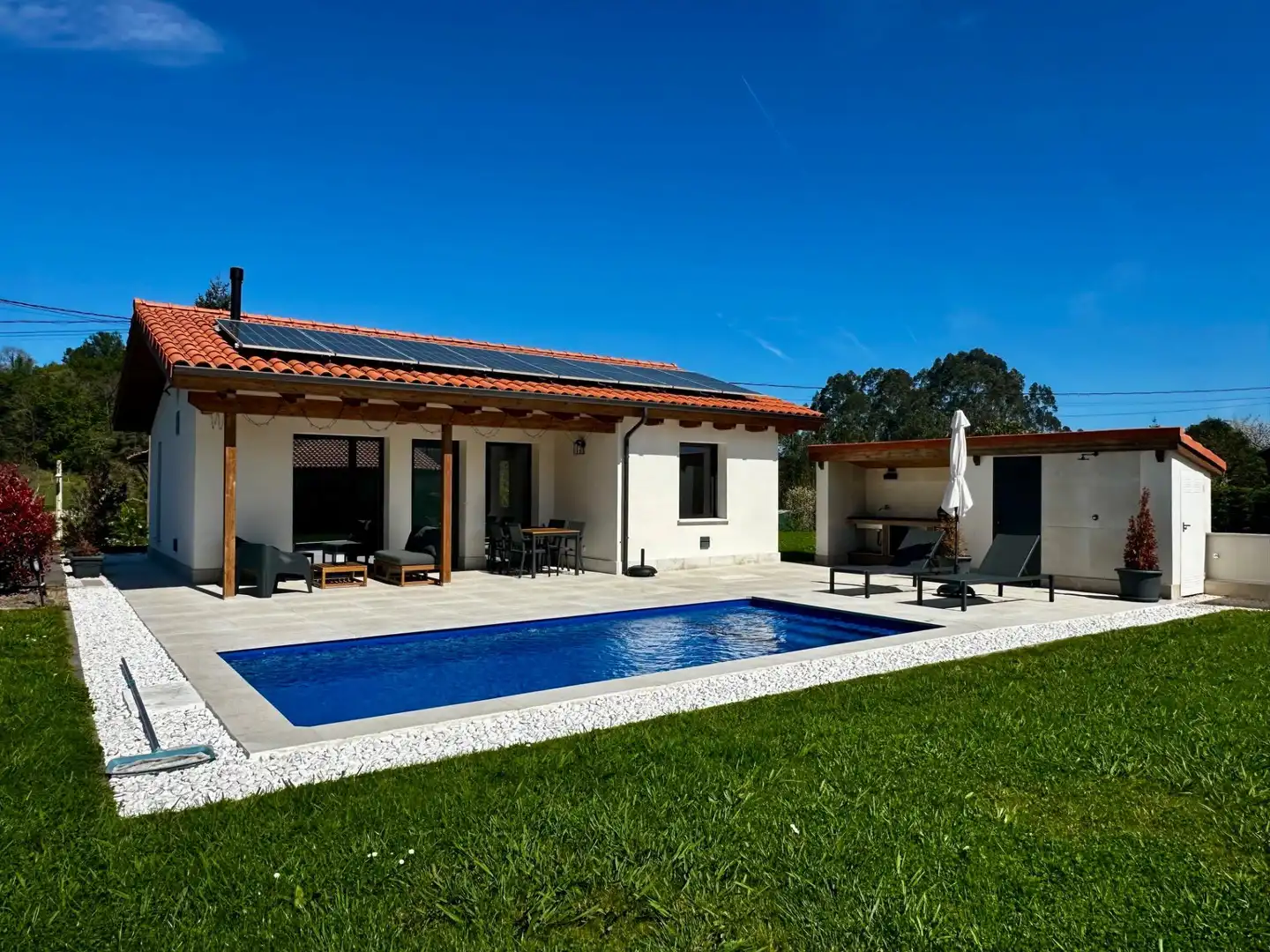 Piscina de Casa o xalet en venda en Ribadesella amb Aire condicionat, Calefacció i Jardí privat