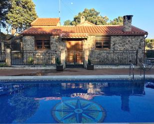 Piscina de Casa o xalet de lloguer amb opció a compra en El Tiemblo  amb Piscina