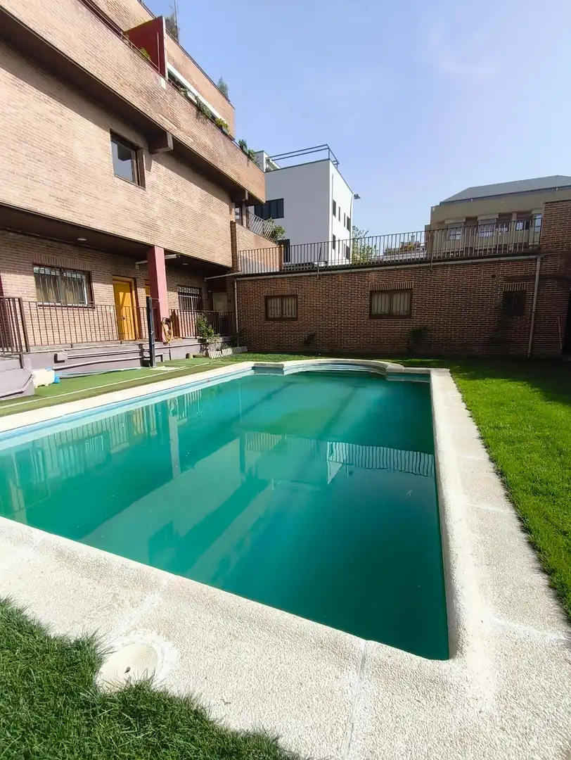 Piscina de Estudi en venda en Madrid amb Calefacció, Jardí privat i Parquet