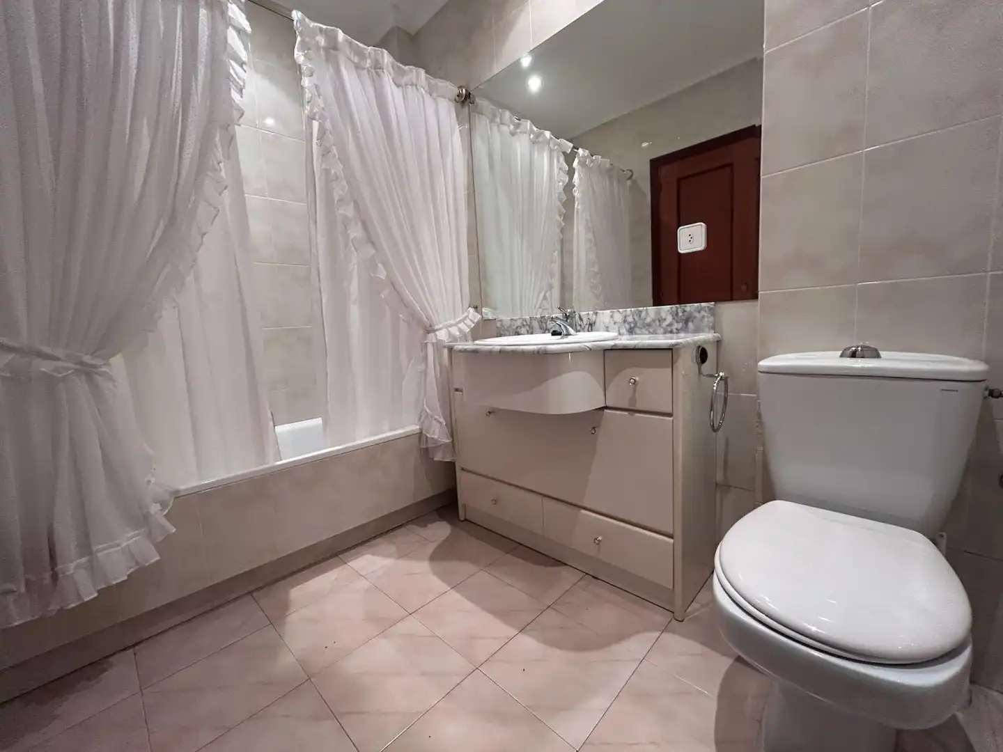Baño de Casa adosada en venta en Laredo con Calefacción