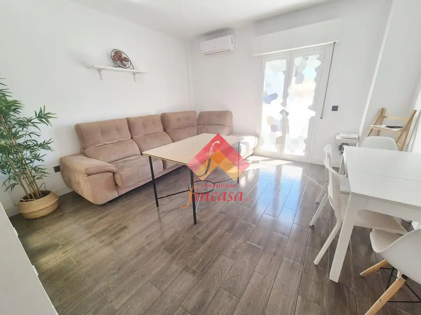 Sala de estar de Piso en venta en Ronda con Terraza, Amueblado y Balcón
