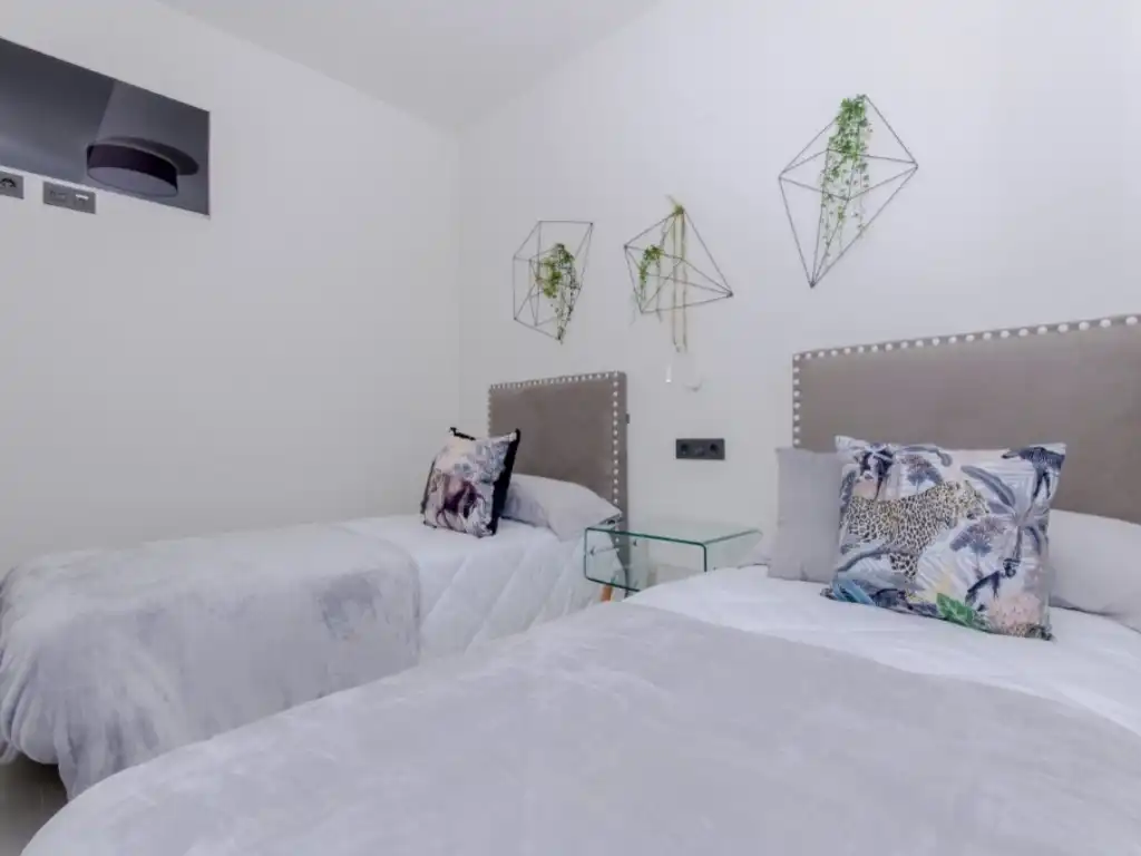 Dormitori de Casa o xalet en venda en Torrevieja amb Aire condicionat i Piscina