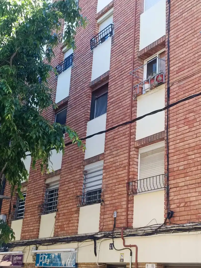 Vista exterior de Piso en venta en L'Hospitalet de Llobregat