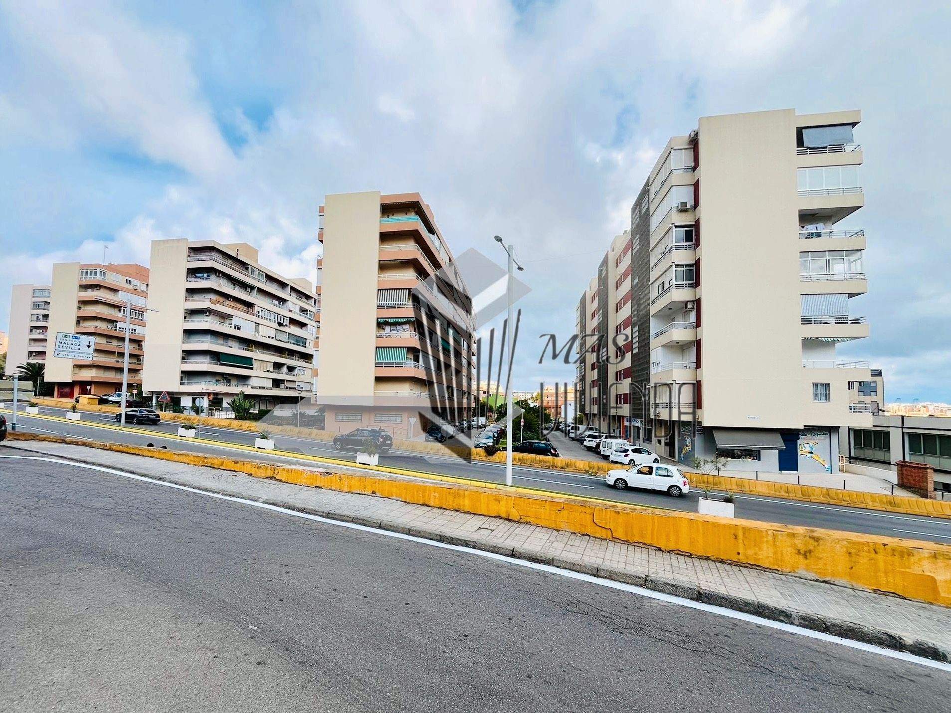 Exterior view of Flat for sale in Algeciras  with Terrace and Furnished