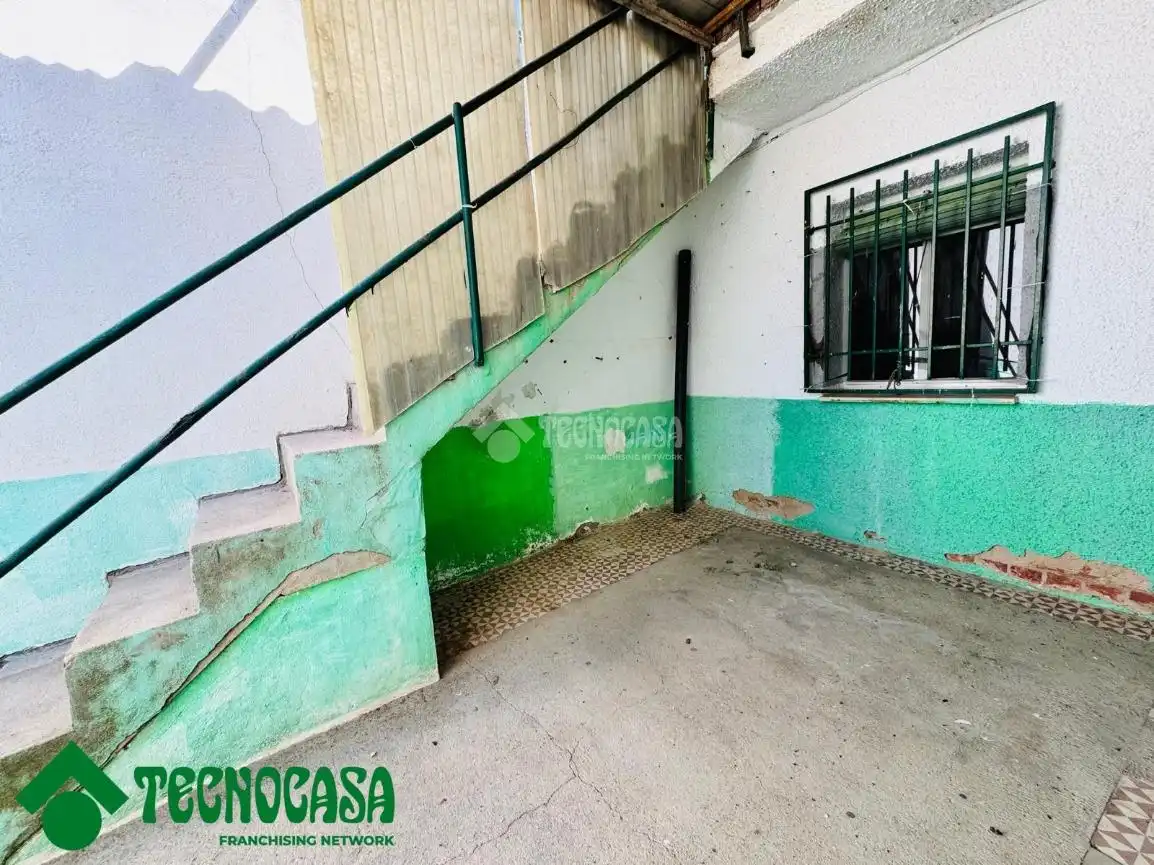 Vista exterior de Casa o xalet en venda en Las Ventas Con Peña Aguilera amb Calefacció i Jardí privat