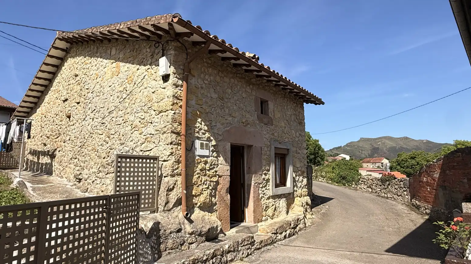 Vista exterior de Casa o xalet en venda en Herrerías amb Jardí privat, Parquet i Traster
