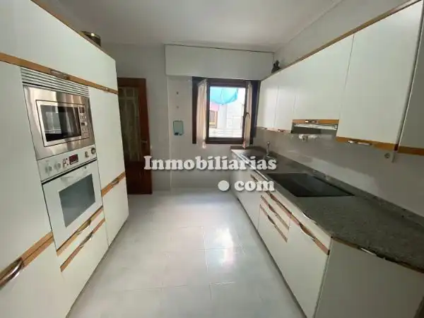 Cocina de Piso en venta en Castro-Urdiales con Calefacción, Terraza y Horno