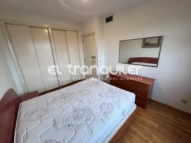 Bedroom of Flat for rent in Madrid  with Air Conditioner, Parquet flooring and Swimming Pool