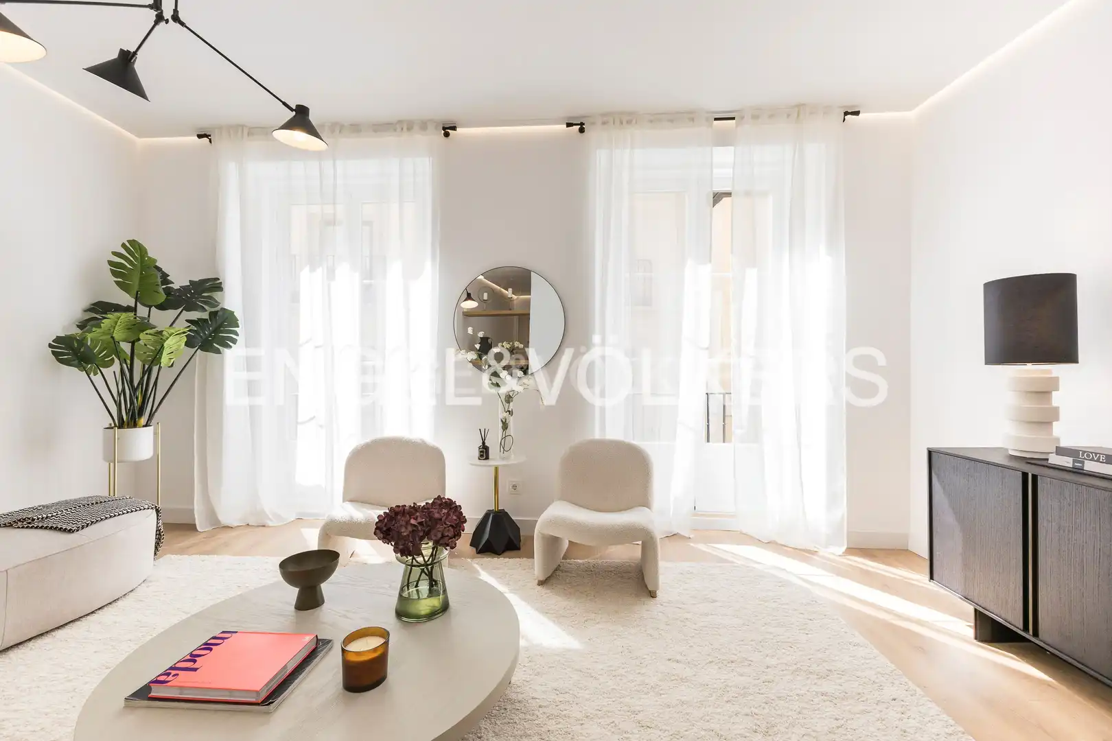 Living room of Flat for sale in Madrid  with Air Conditioner, Heating and Balcony