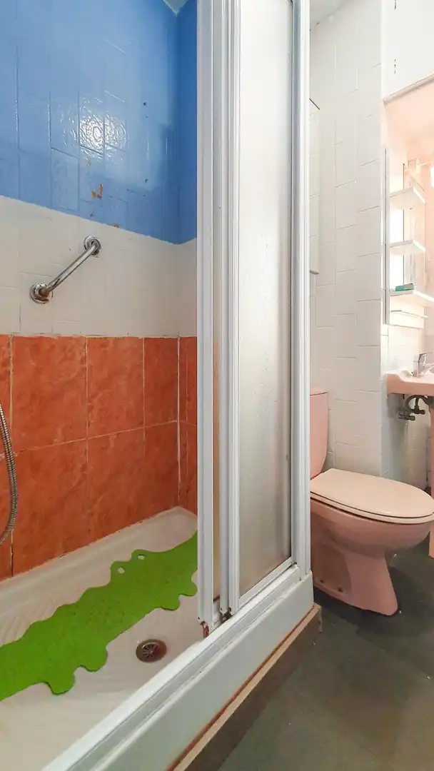 Baño de Piso en venta en Madrid con Calefacción, Terraza y Amueblado