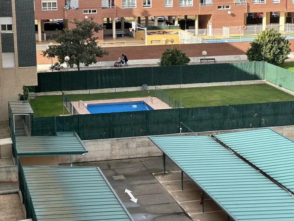 Piscina de Piso en venta en  Logroño con Calefacción, Parquet y Terraza