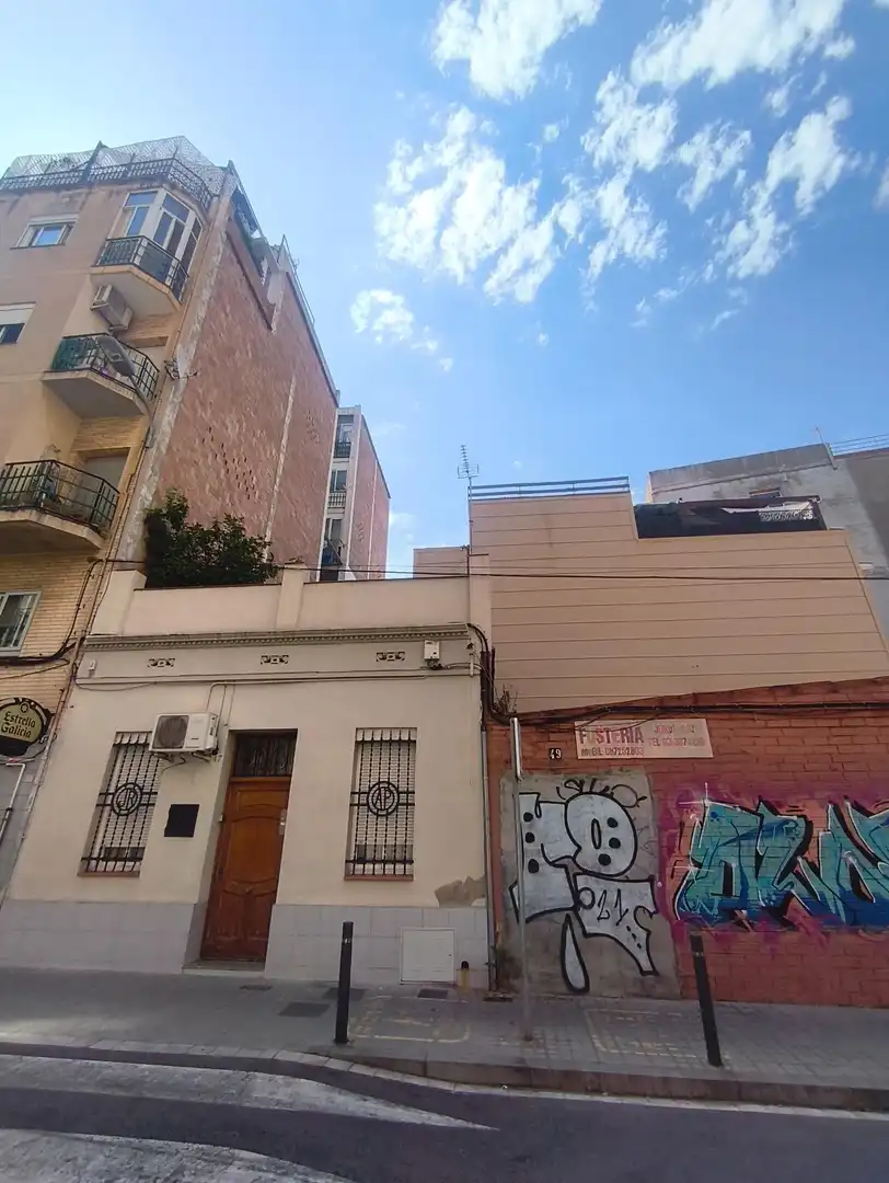 Vista exterior de Residencial en venda en L'Hospitalet de Llobregat