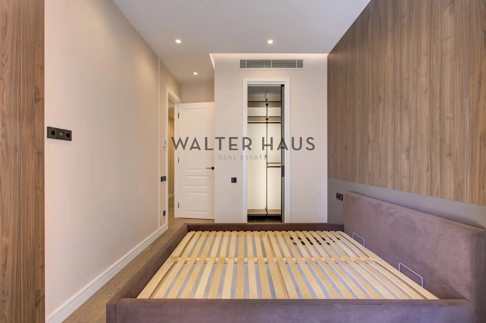 Schlafzimmer von Wohnung zum Verkauf in Barcelona mit Klimaanlage und Heizung