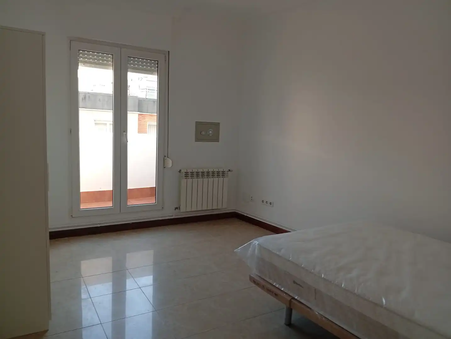 Schlafzimmer von Wohnung zur Miete in Santander mit Heizung