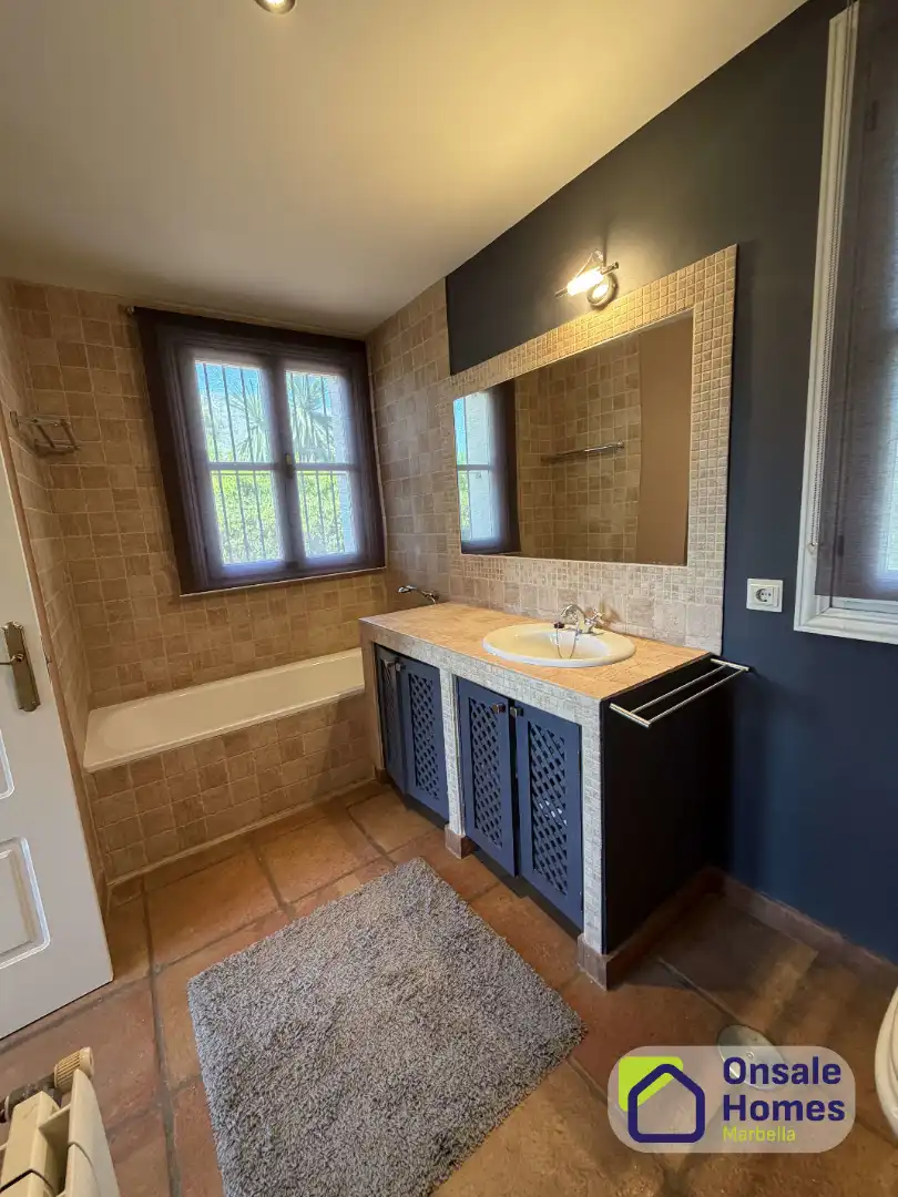Bathroom of Houses for rent in Marbella  with Air Conditioner, Private garden and Terrace