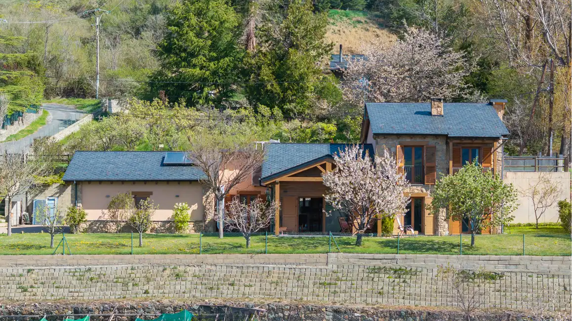 Vista exterior de Casa o chalet en venta en Estavar con Calefacción, Jardín privado y Parquet