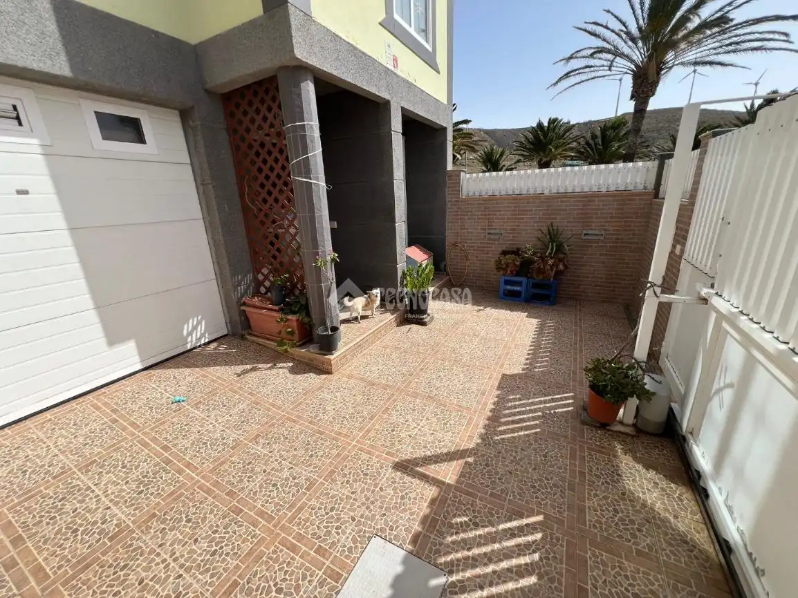 Vista exterior de Casa adosada en venta en Agüimes con Terraza