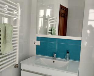 Bathroom of Flat to rent in Salamanca Capital  with Heating, Parquet flooring and Terrace