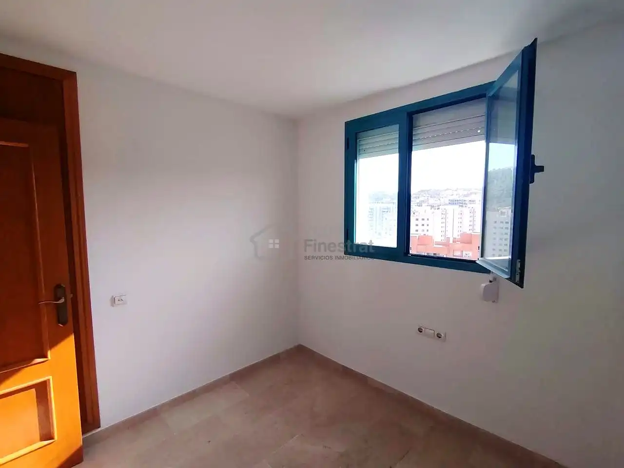 Dormitori de Apartament en venda en Benidorm amb Terrassa i Alarma