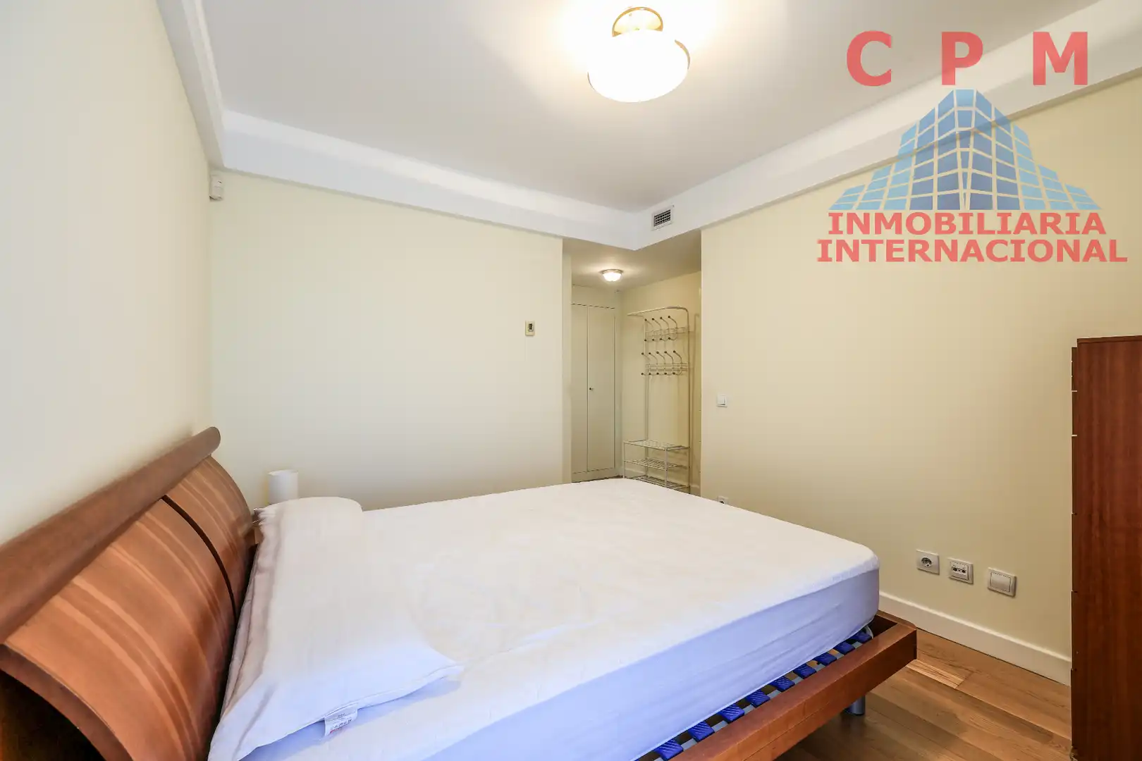 Schlafzimmer von Wohnung zur Miete in Madrid mit Klimaanlage, Heizung und Parkett