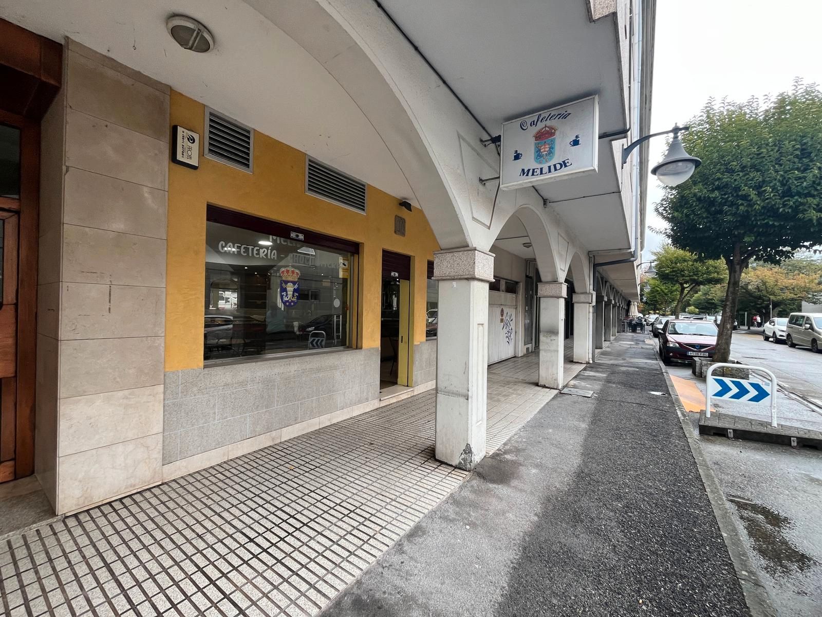 Local de lloguer en Oleiros amb Aire condicionat, Calefacció i Moblat