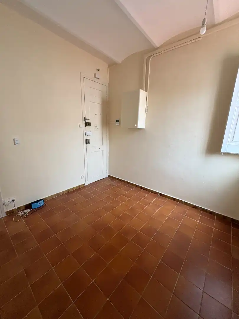 Estudi de lloguer a Carrer de Còrsega, Vila de Gràcia