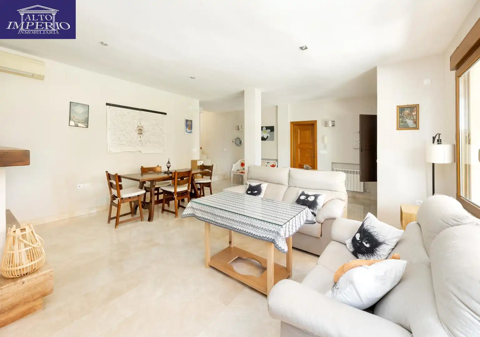 Sala d'estar de Casa o xalet en venda en Albolote amb Aire condicionat, Calefacció i Jardí privat