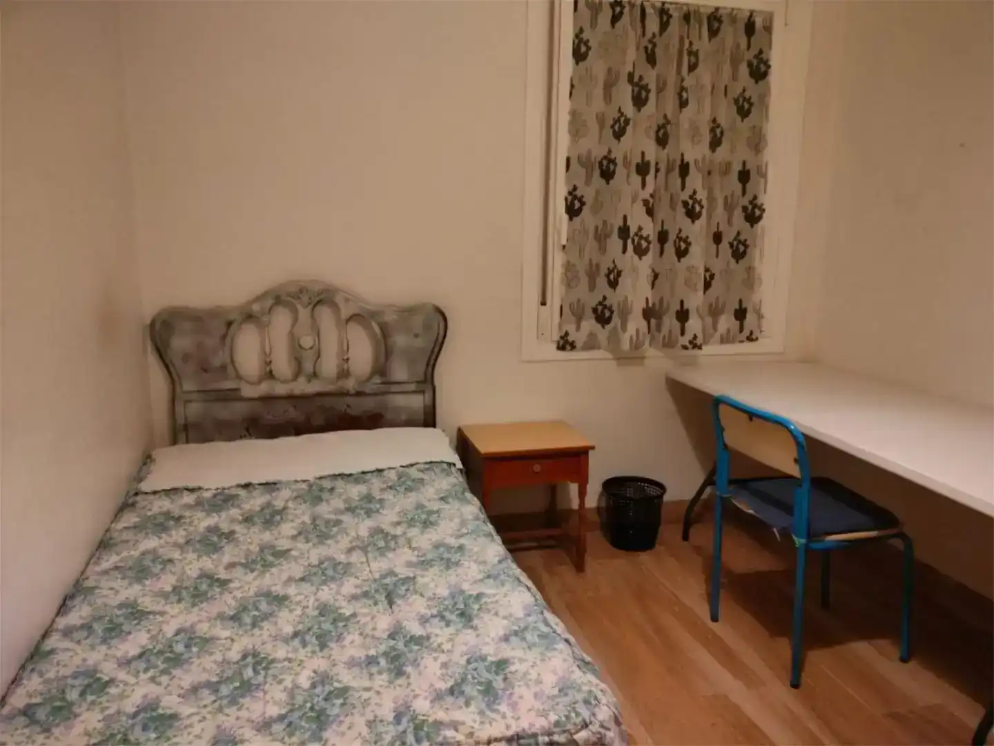 Habitación de Piso de alquiler en Vigo  con Amueblado