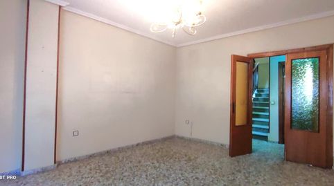 SE VENDE GRAN CASA PARA REFORMAR CON COCHERA DE 100m2 EN ZONA MORIS POR 170.000€!!, image 3