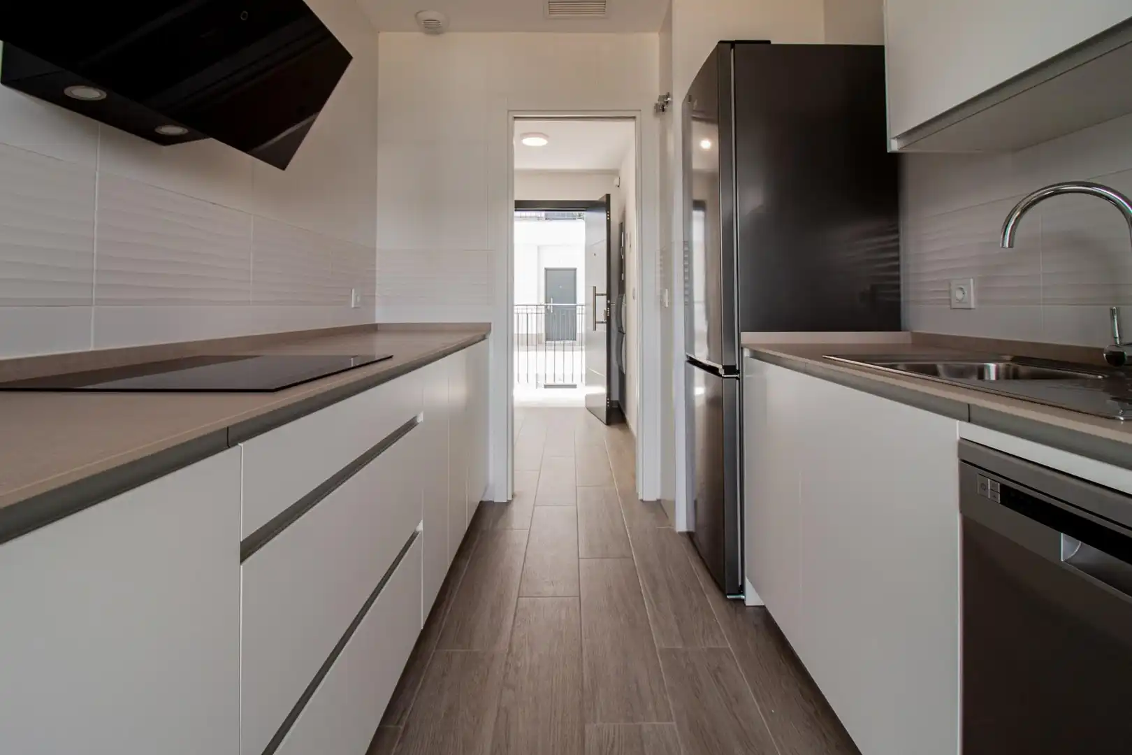 Cocina de Piso de alquiler en La Rinconada con Aire acondicionado, Jardín privado y Terraza