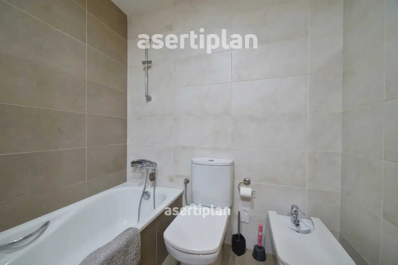 Wohnung zur Miete in Camí Ral de la Mercè, Centre