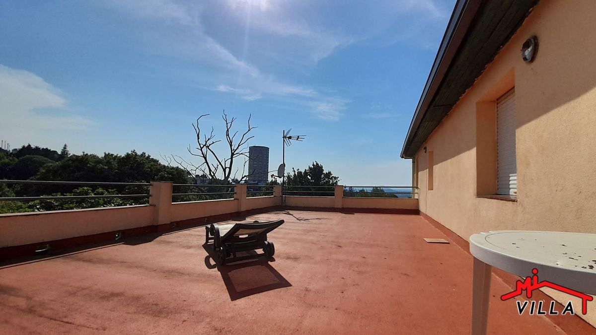 Terrace of House or chalet for sale in Laredo  with Terrace and Furnished