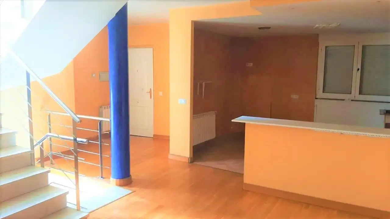 Casa adosada en venta en Sariegos con Jardín privado