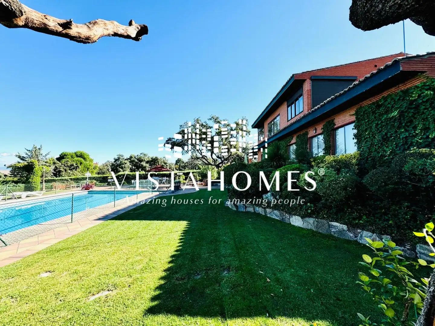 Vista exterior de Casa o xalet en venda en Ciudalcampo amb Aire condicionat, Calefacció i Jardí privat
