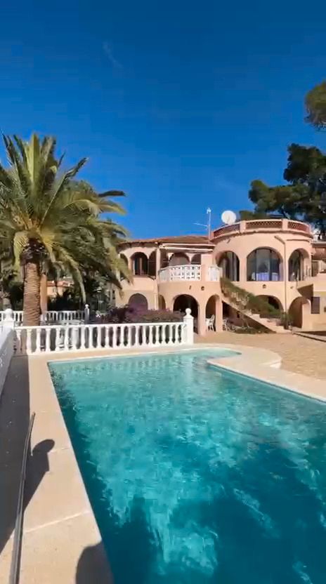 Vista exterior de Casa o xalet en venda en Calpe / Calp amb Aire condicionat, Jardí privat i Terrassa