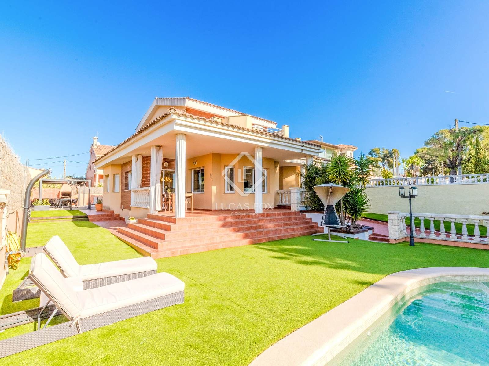 Exterior view of House or chalet for sale in Sant Pere de Ribes  with Air Conditioner, Heating and Private garden