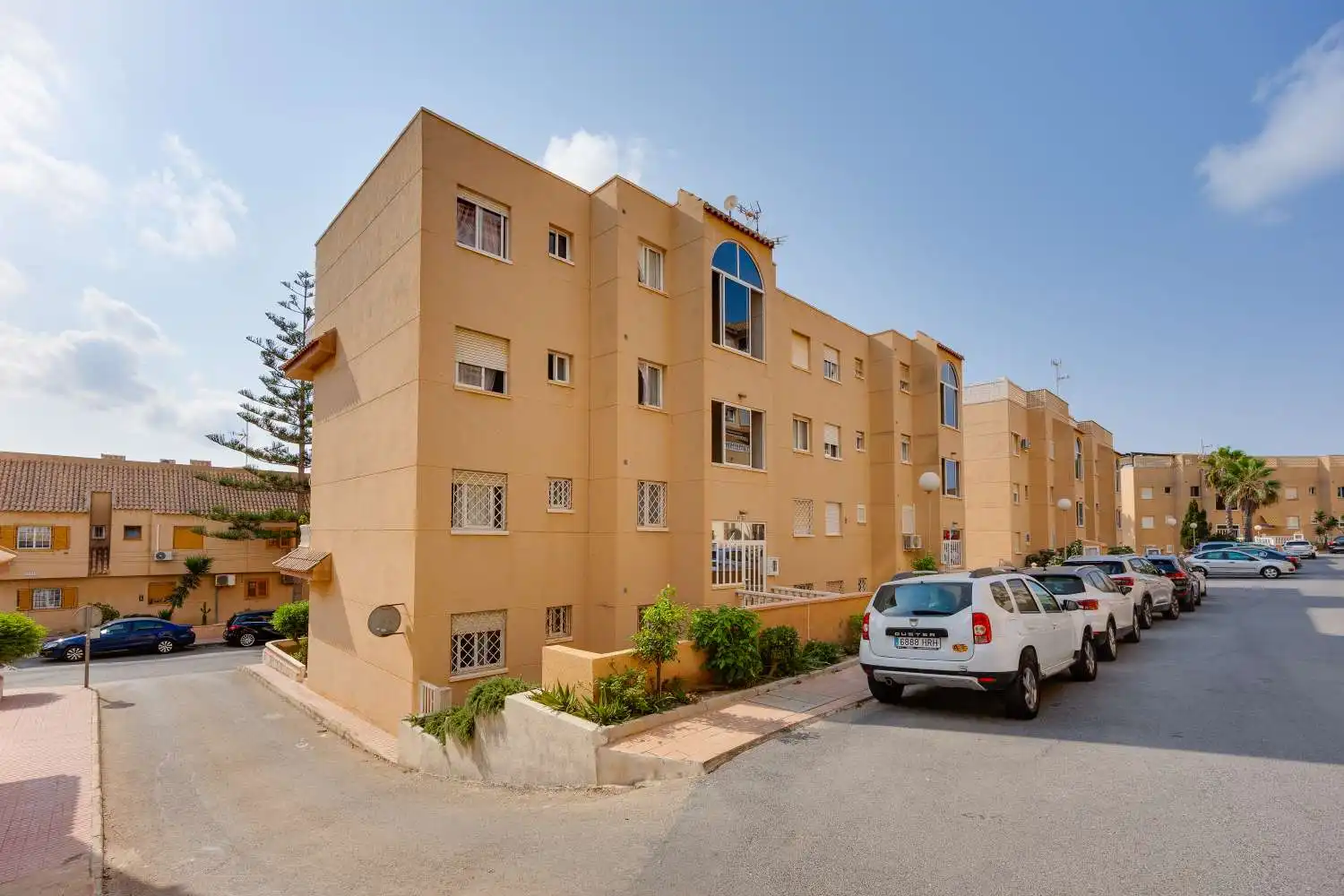 Vista exterior de Apartament en venda en Torrevieja amb Terrassa, Piscina i Moblat