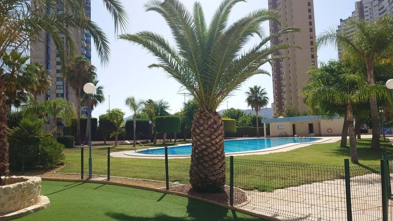 Piscina de Apartament en venda en Benidorm amb Aire condicionat, Terrassa i Traster