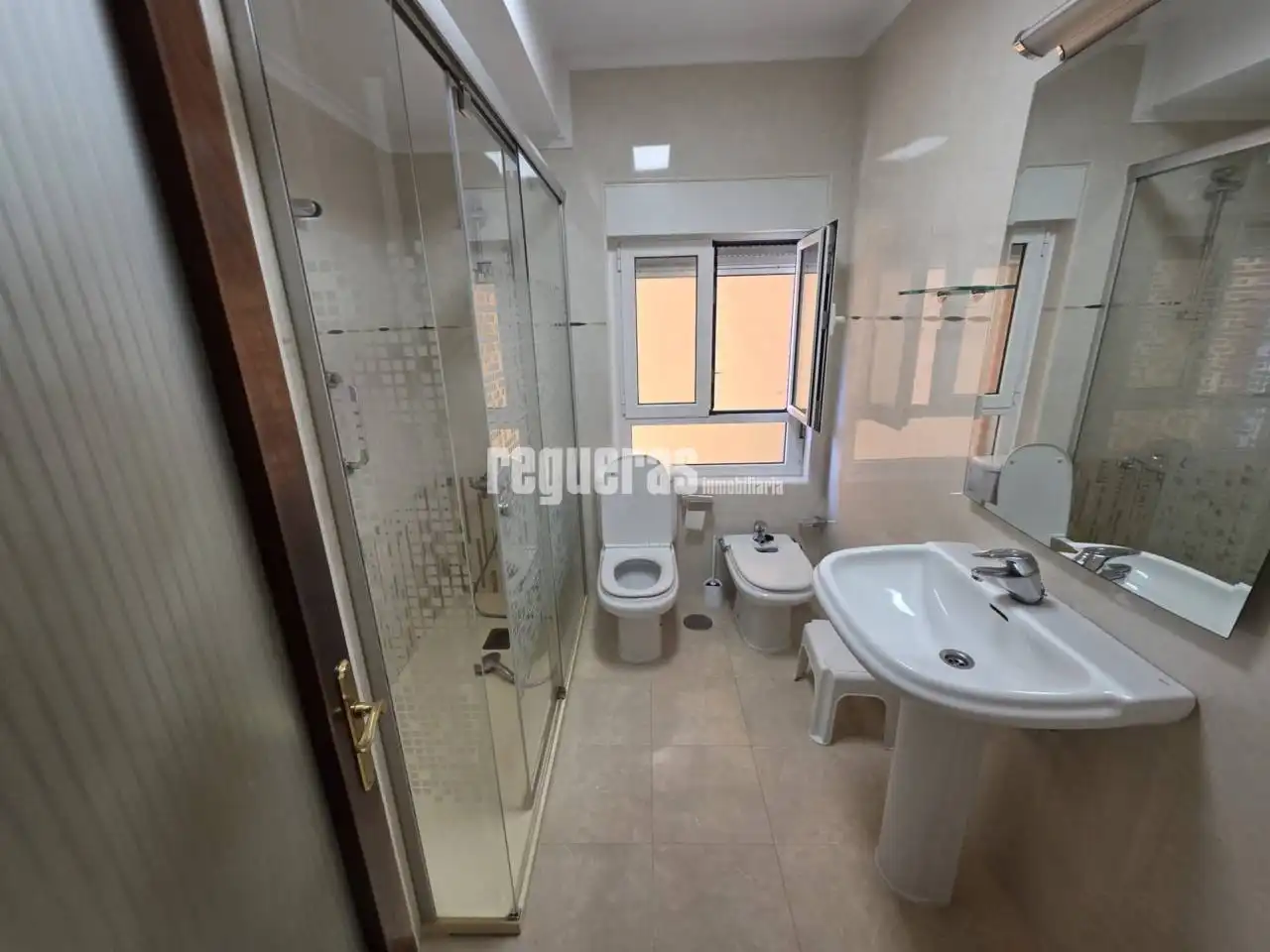 Badezimmer von Wohnungen zur Miete in Avilés mit Heizung, Terrasse und Möbliert