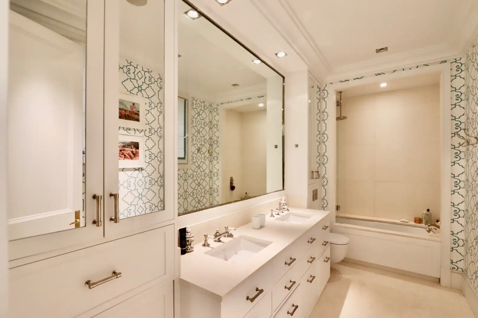 Bathroom of Flat for sale in Madrid  with Air Conditioner, Heating and Storage room