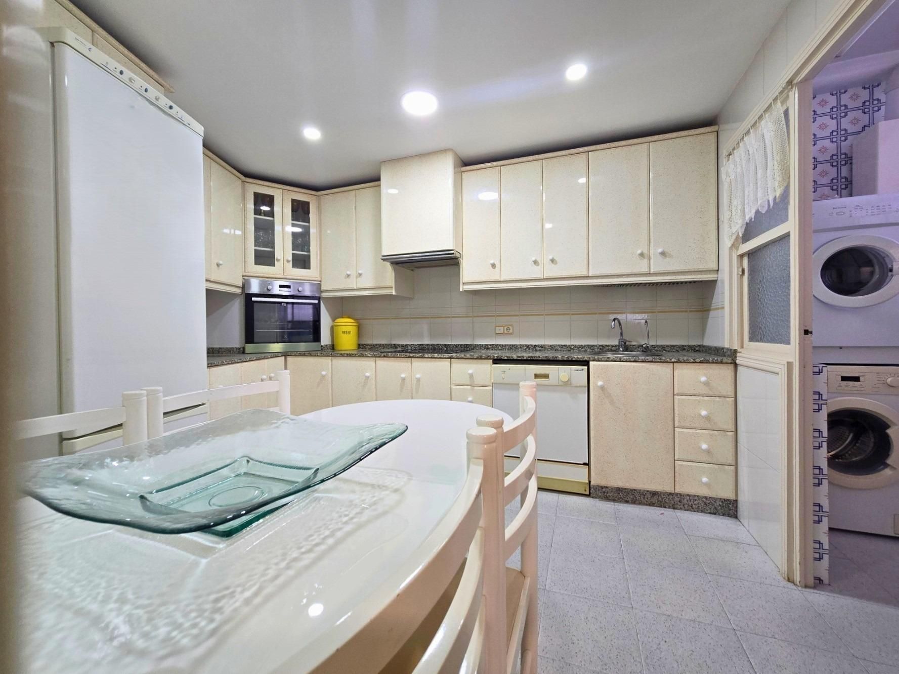 Cuina de Pis de lloguer en Elche / Elx amb Aire condicionat i Balcó