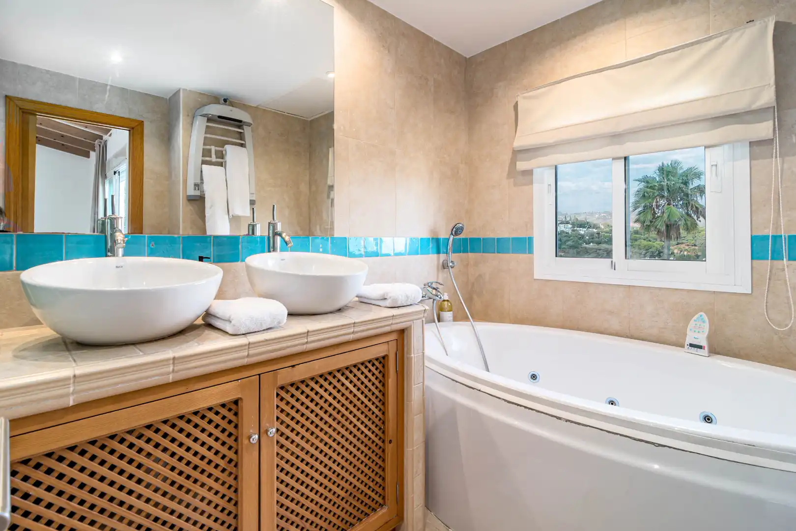 Bany de Casa o xalet de lloguer en Marbella amb Aire condicionat, Jardí privat i Parquet