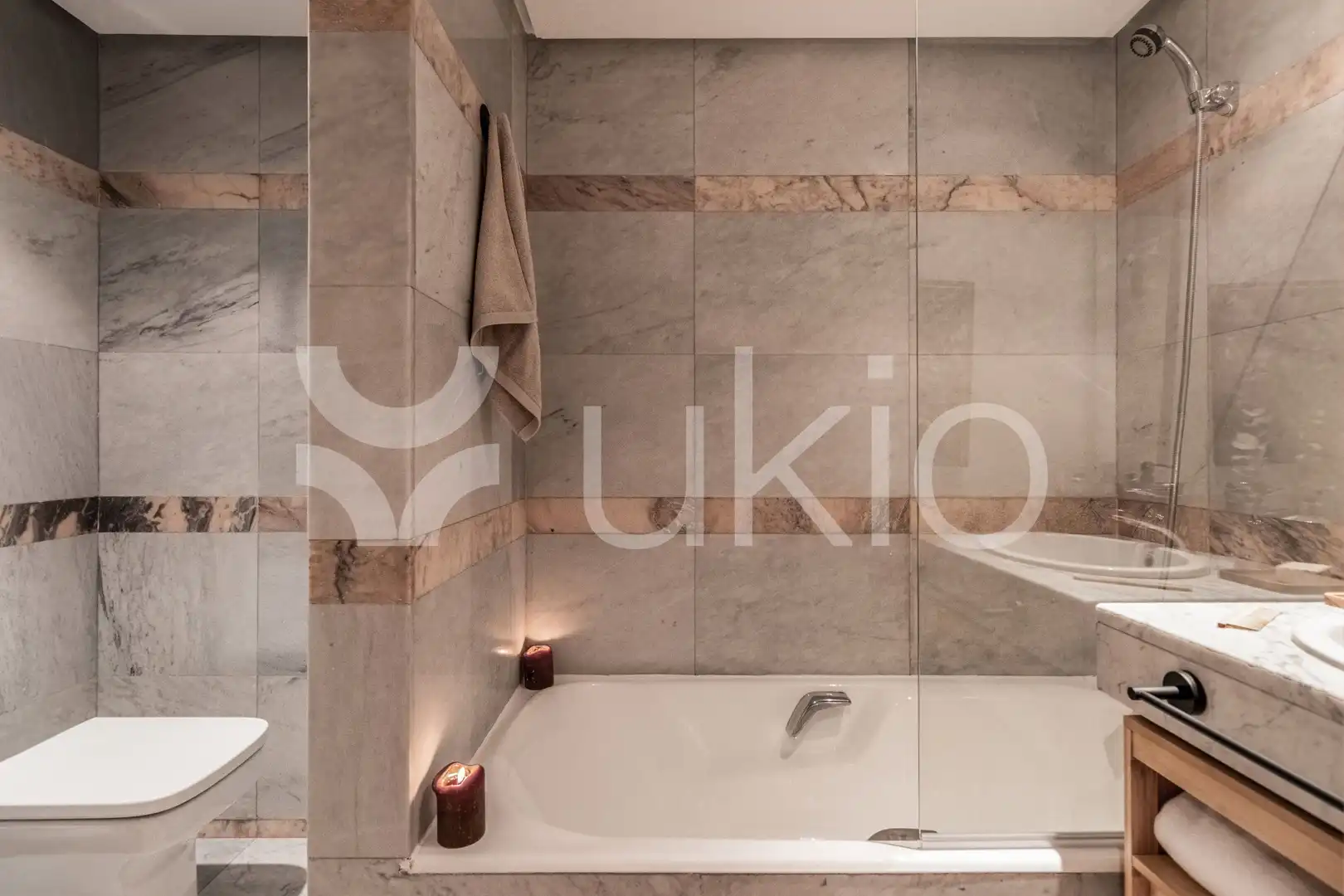 Baño de Apartamento de alquiler en Madrid con Aire acondicionado, Calefacción y Terraza