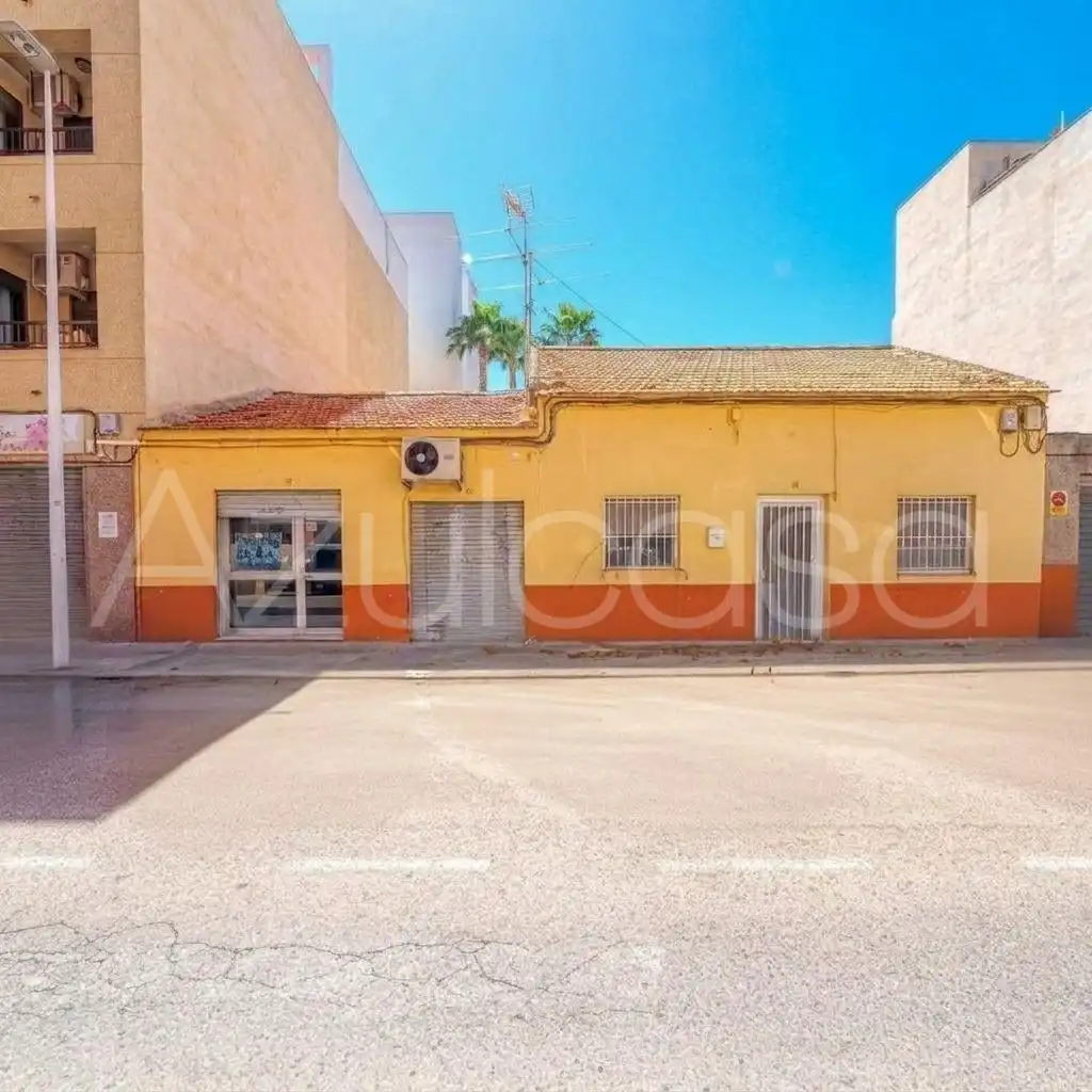 Vista exterior de Casa o xalet en venda en Elche / Elx amb Aire condicionat i Moblat