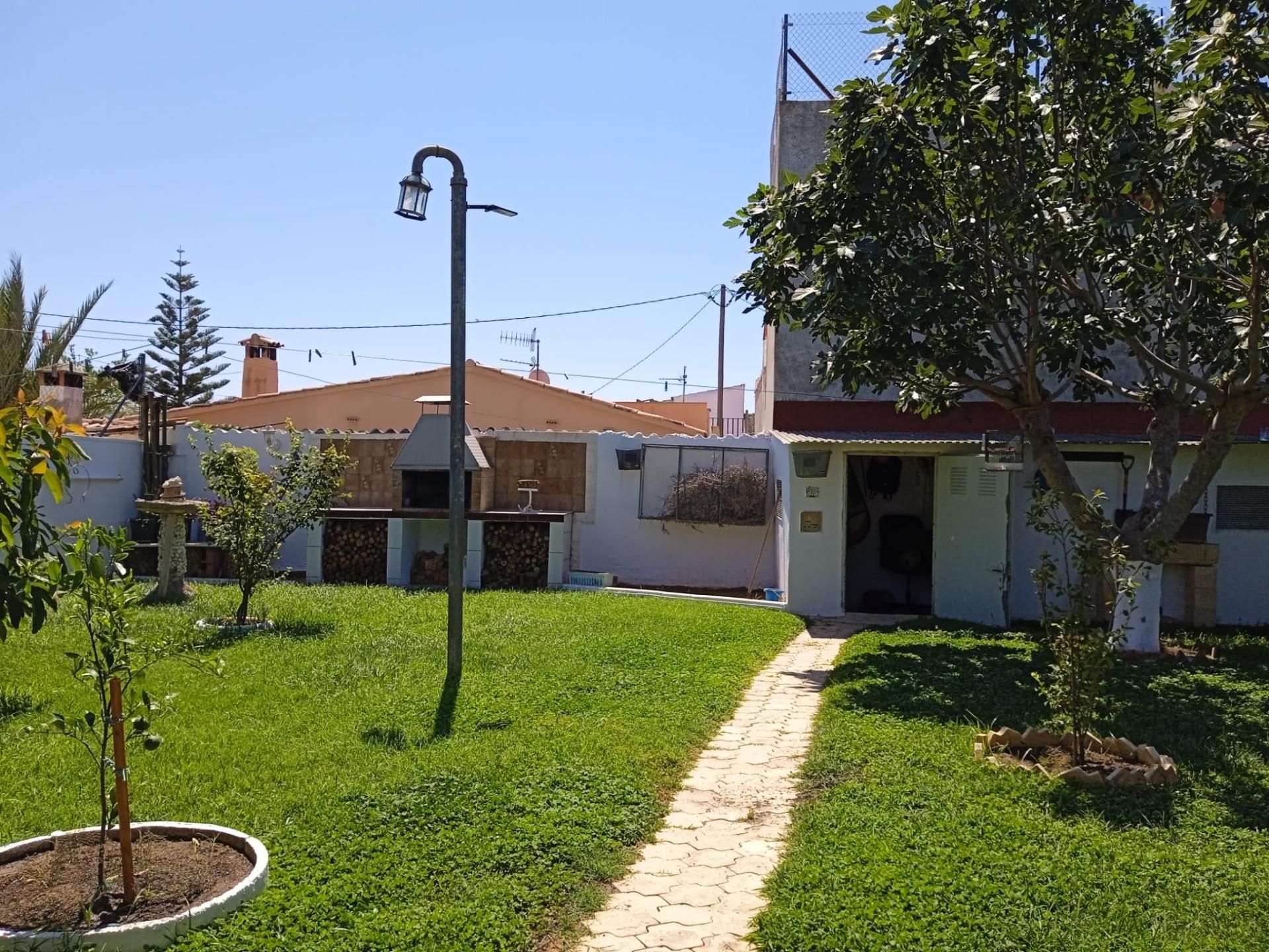 Jardí de Casa o xalet en venda en Vilanova i la Geltrú amb Jardí privat, Terrassa i Traster