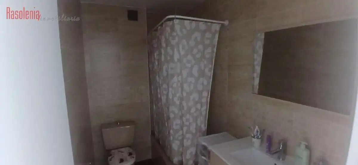 Baño de Piso en venta en Cambre  con Calefacción, Trastero y Amueblado
